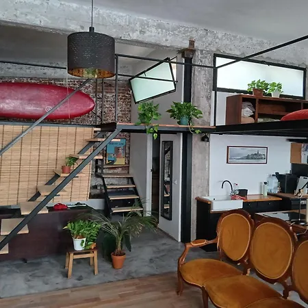 Hotel en barco Old Workshop, Monthly