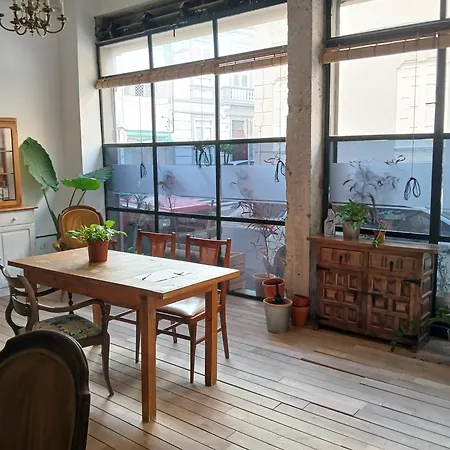 Hotel en barco Old Workshop, Monthly
